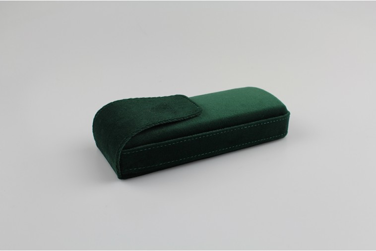 Étui à lunettes rigide de forme pochette verticale en velours à rabat à aimant