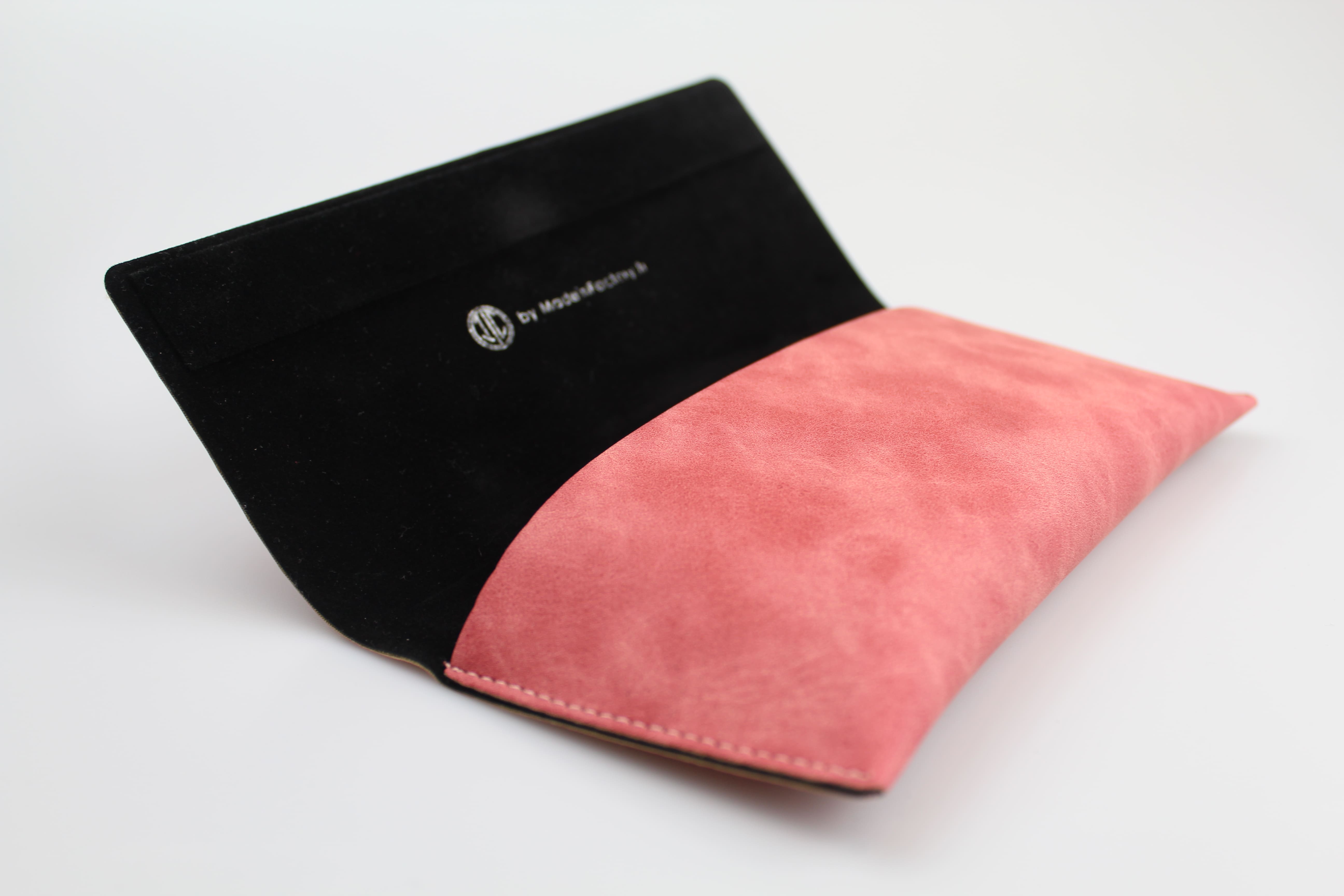 Etui à lunettes semi-rigide en suédine parme avec rabat rectangulaire - fermoir à aimant