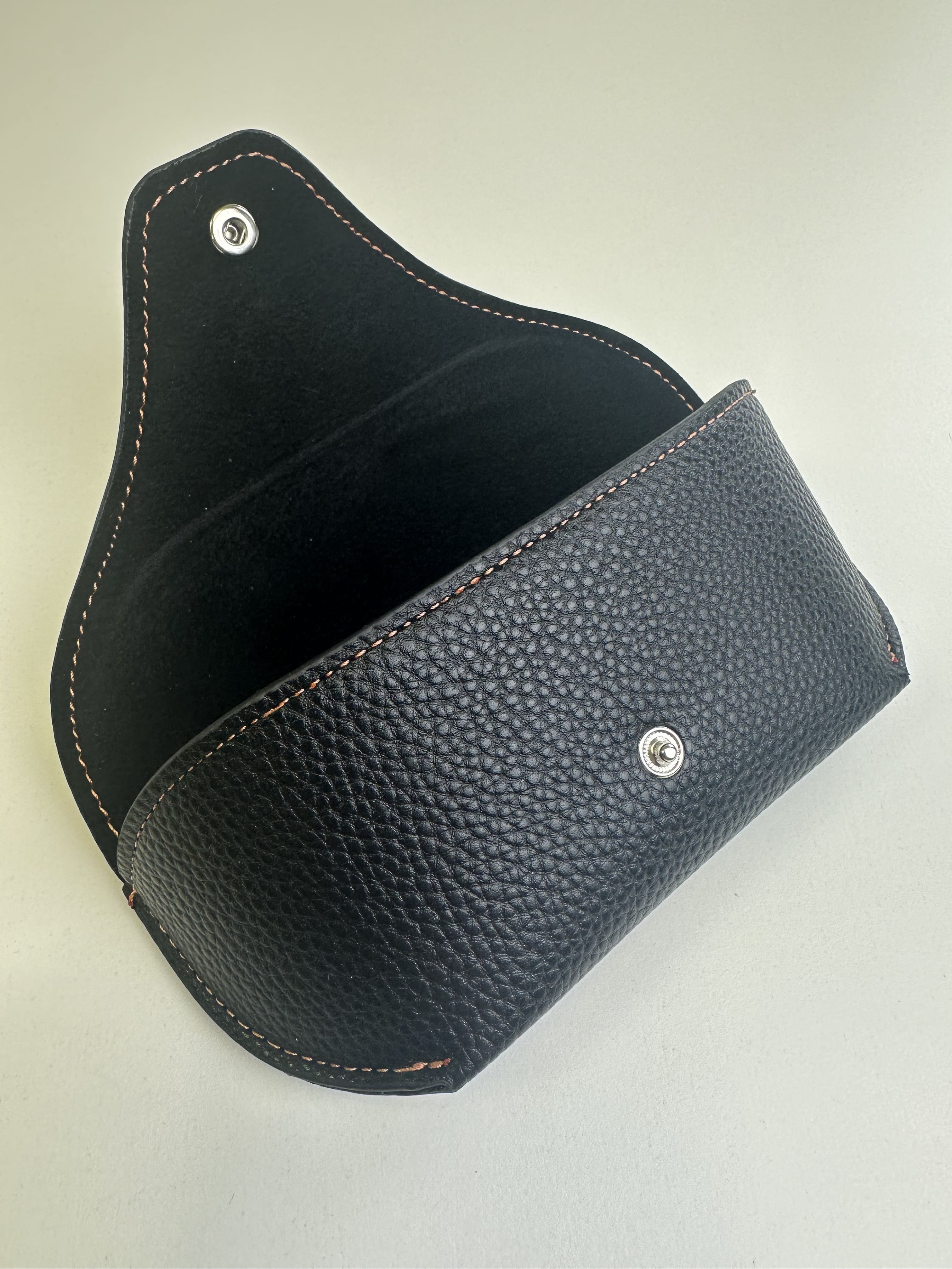 Étui à lunettes semi-rigide format pliable avec rabat arrondi - Fermoir à bouton pression