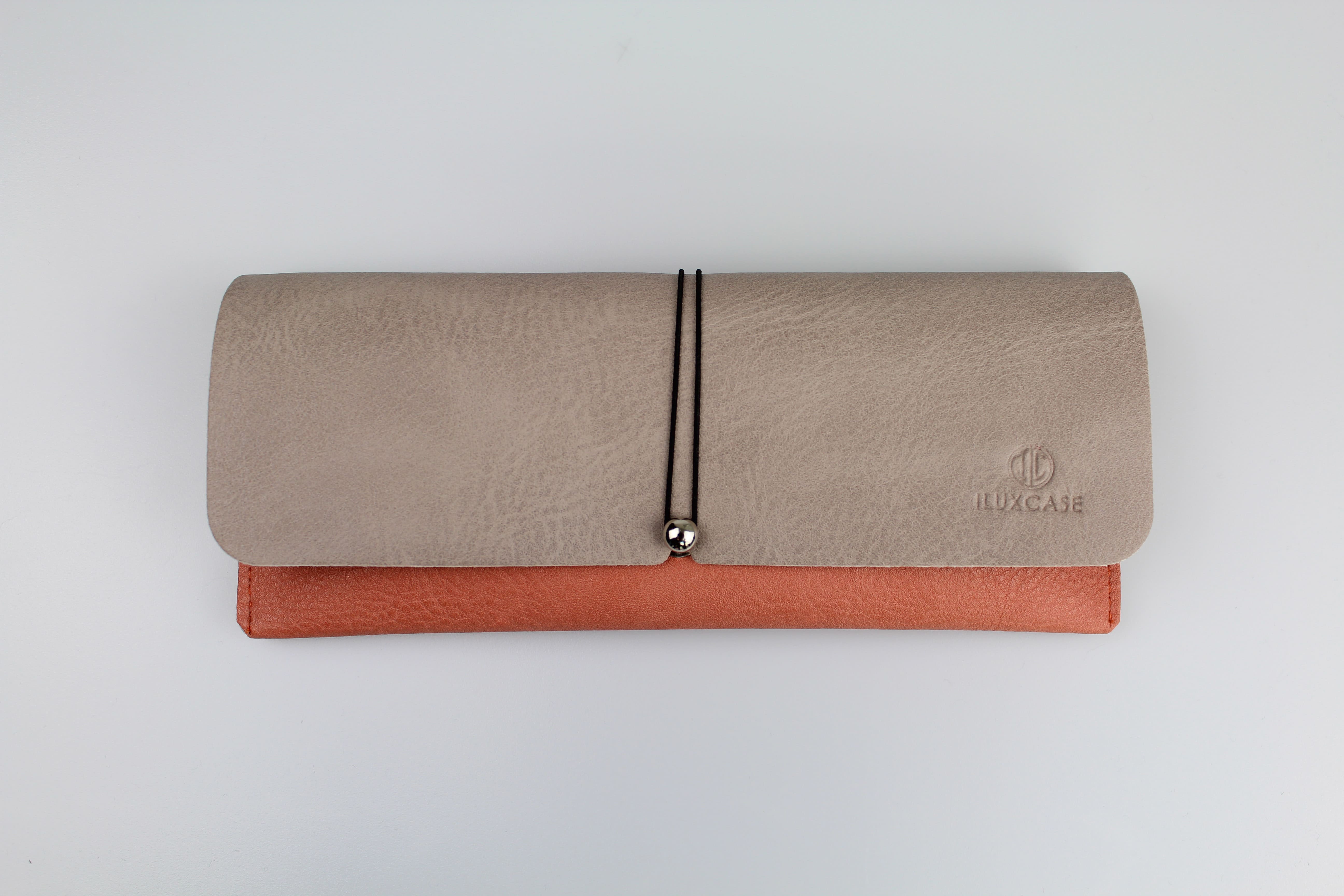 Etui à lunettes souple en cuir ou similicuir à rabat rectangulaire - fermoir à clou et élastique