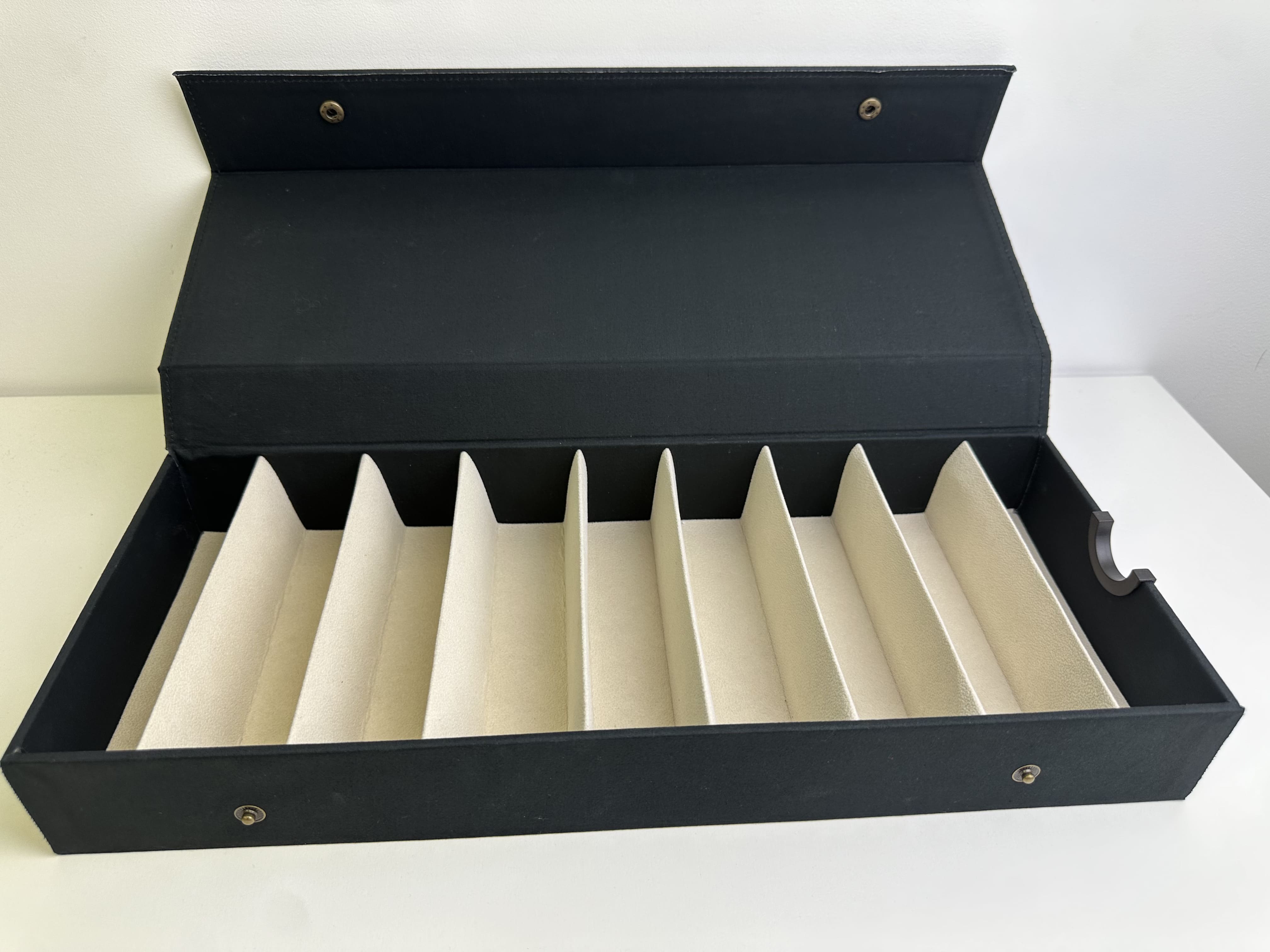 Boite de présentation à compartiments pour 9 paires de lunettes