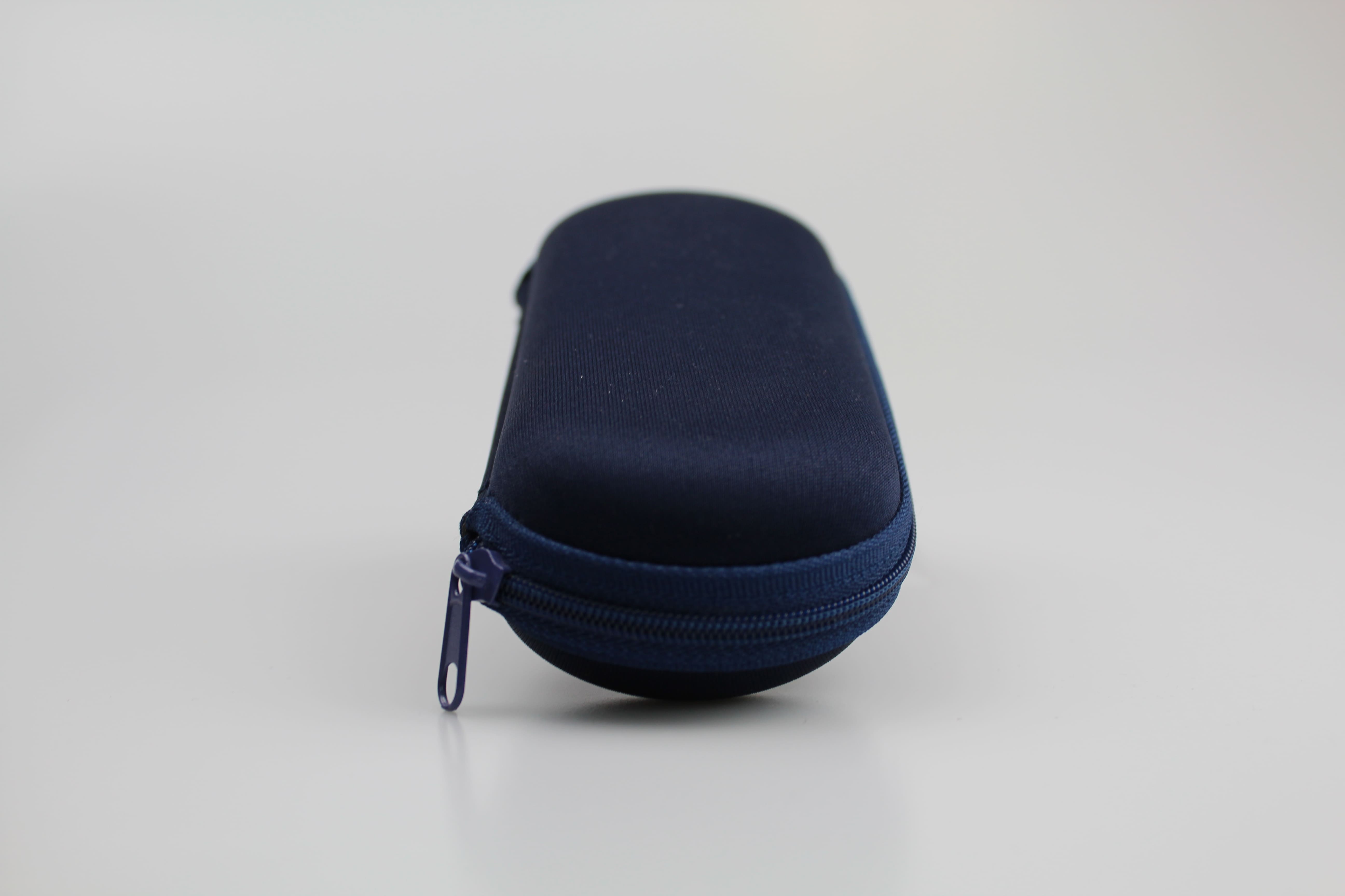 Étui à lunettes en EVA semi-rigide en polyester lisse bleu de forme arrondie – Image 3
