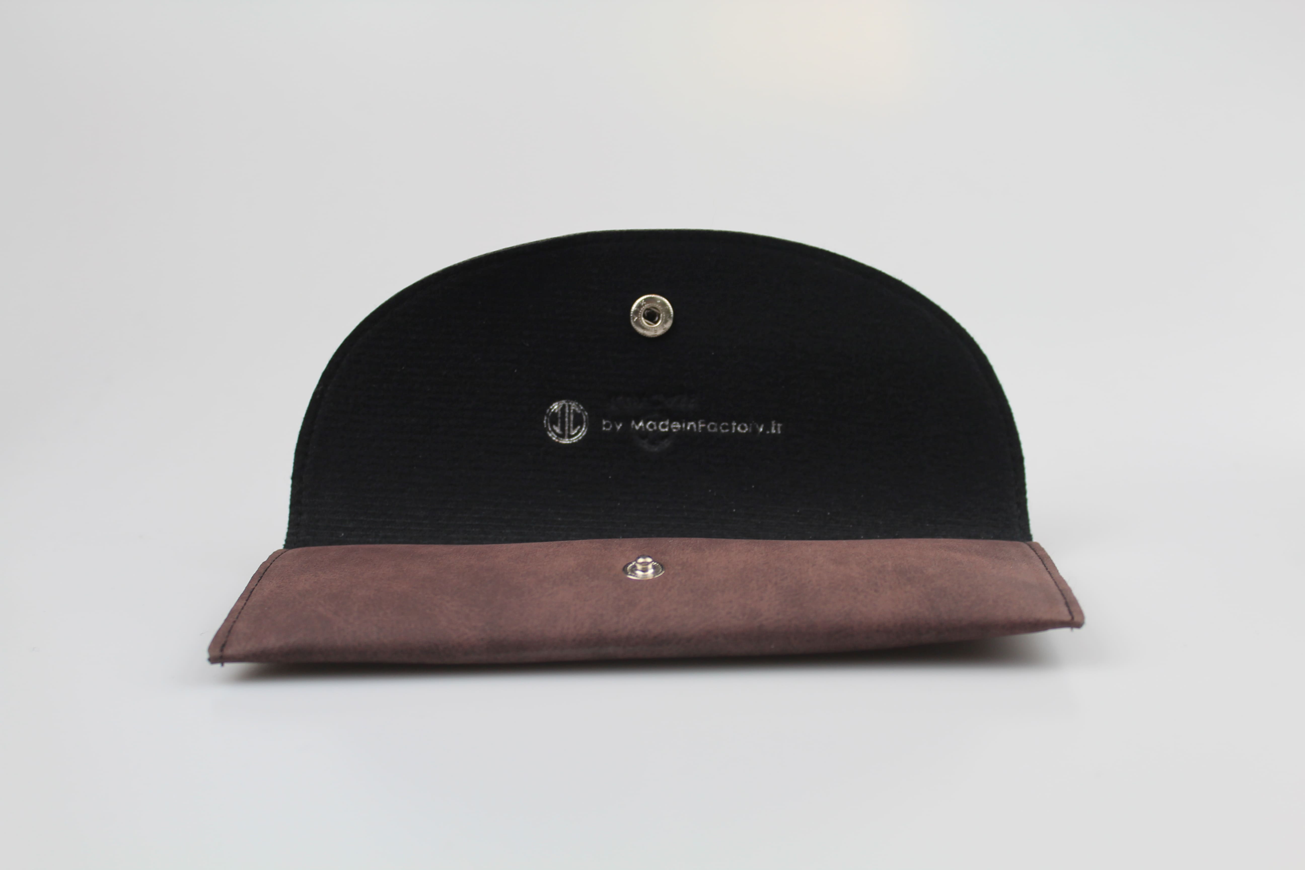 Etui à lunettes souple en simili cuir ou cuir véritable marron à rabat arrondi