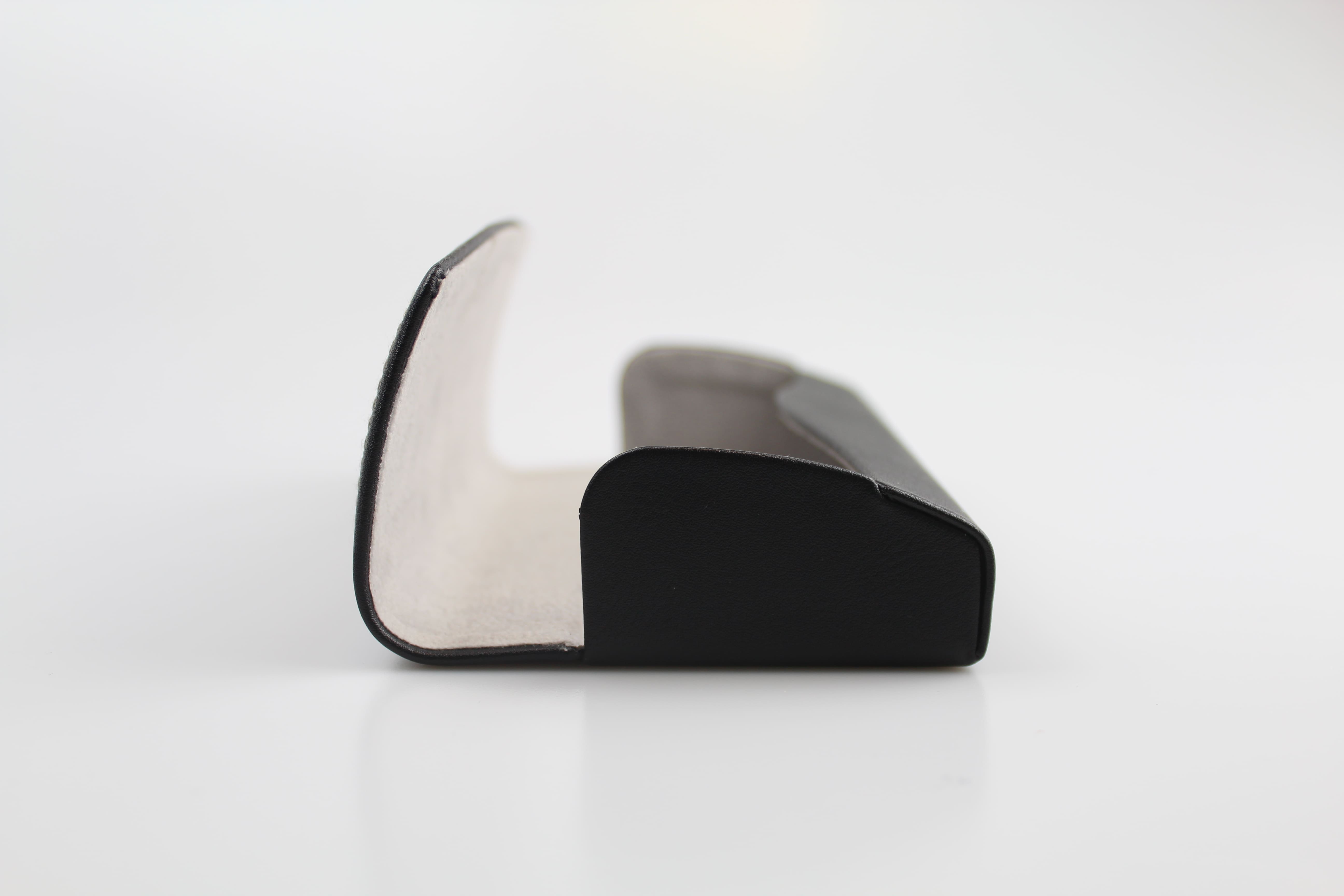 Étui à lunettes rigide en cuir ou en similicuir marron mel à rabat incurvé arrondi - fermoir à aimant