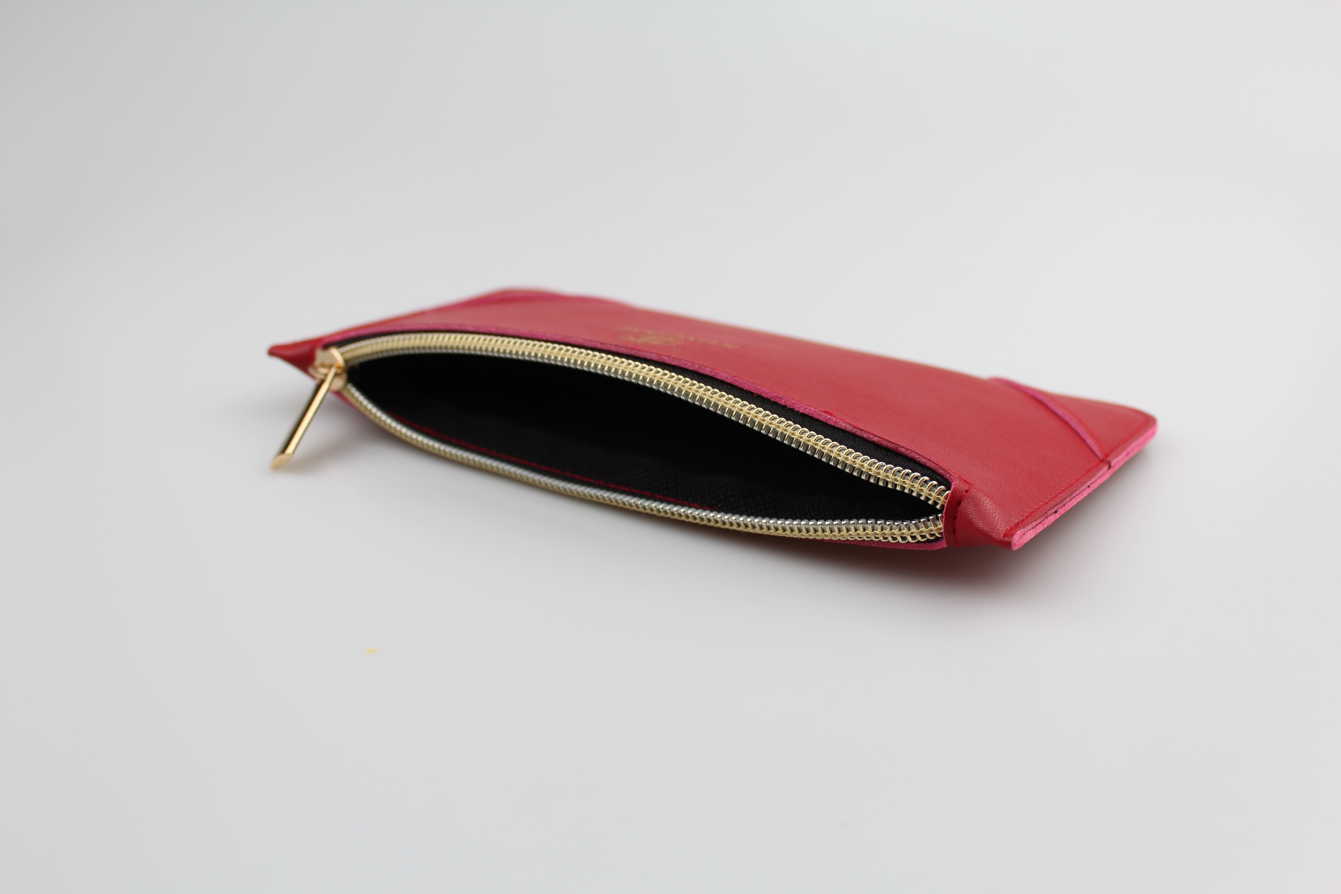 Étui à lunettes rigide de forme pochette verticale en cuir ou similicuir à rabat à aimant
