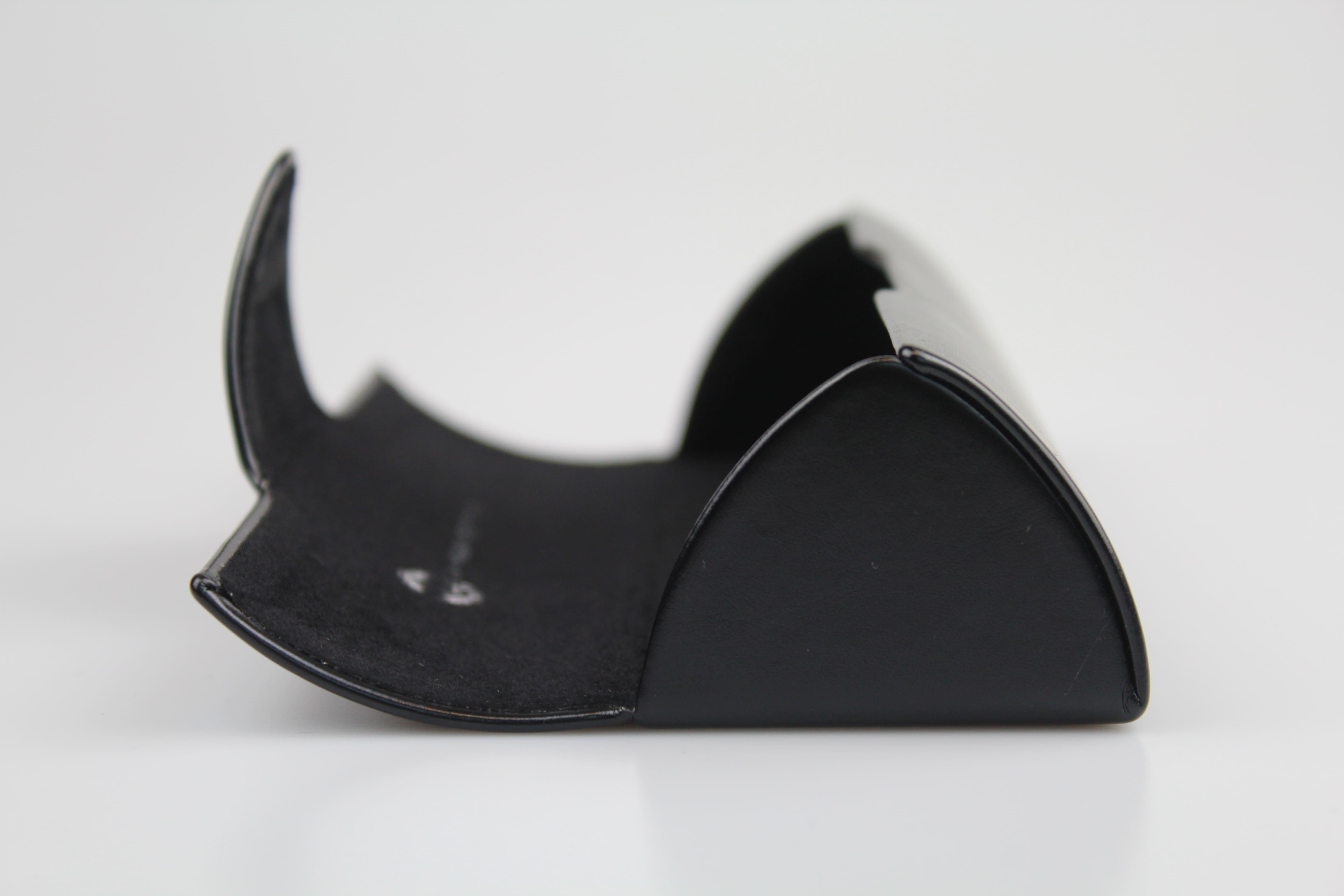 Étui à lunettes triangulaire pliable à rabat biseauté - fermoir à aimant