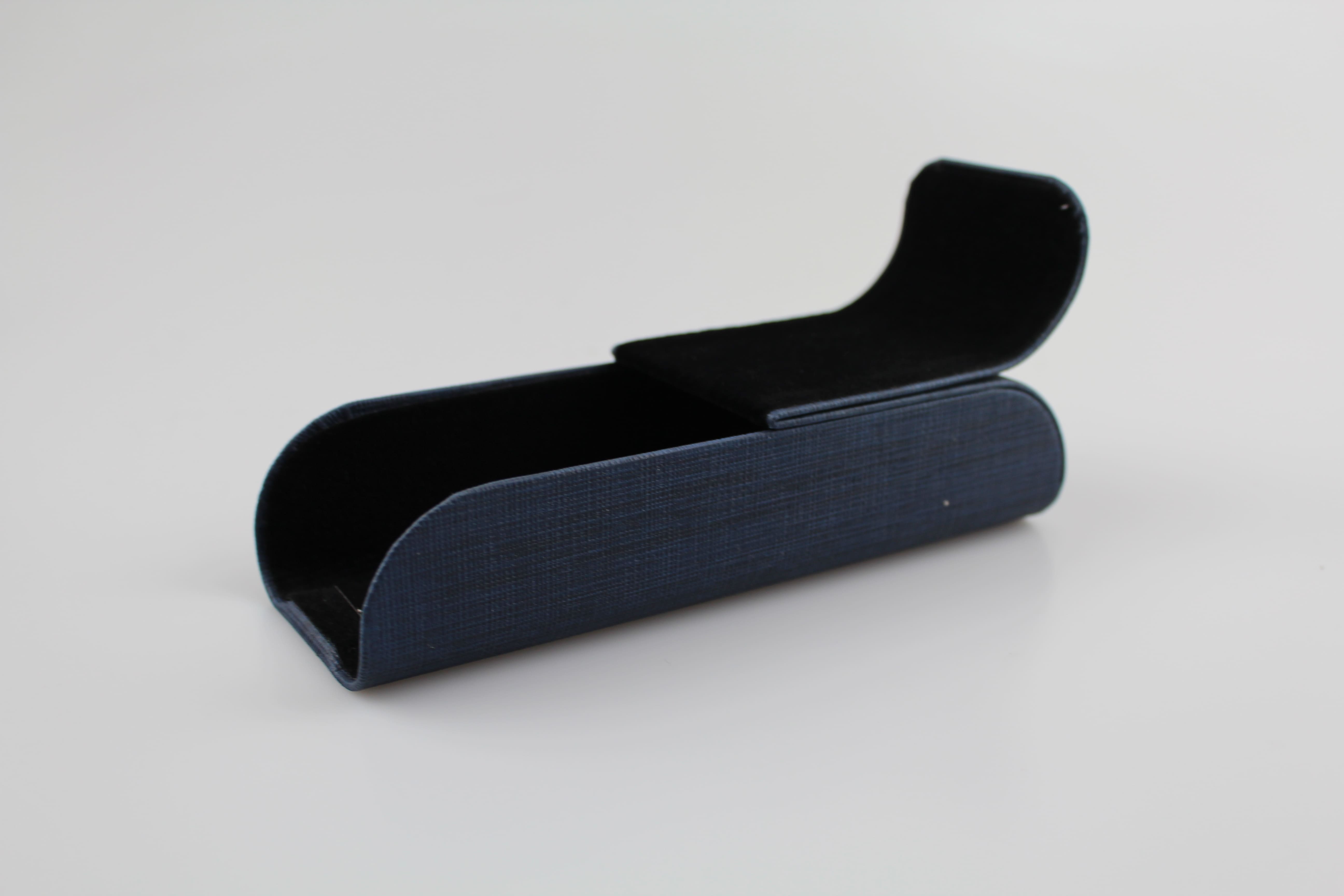 Étui à lunettes rigide de forme pochette verticale plate en