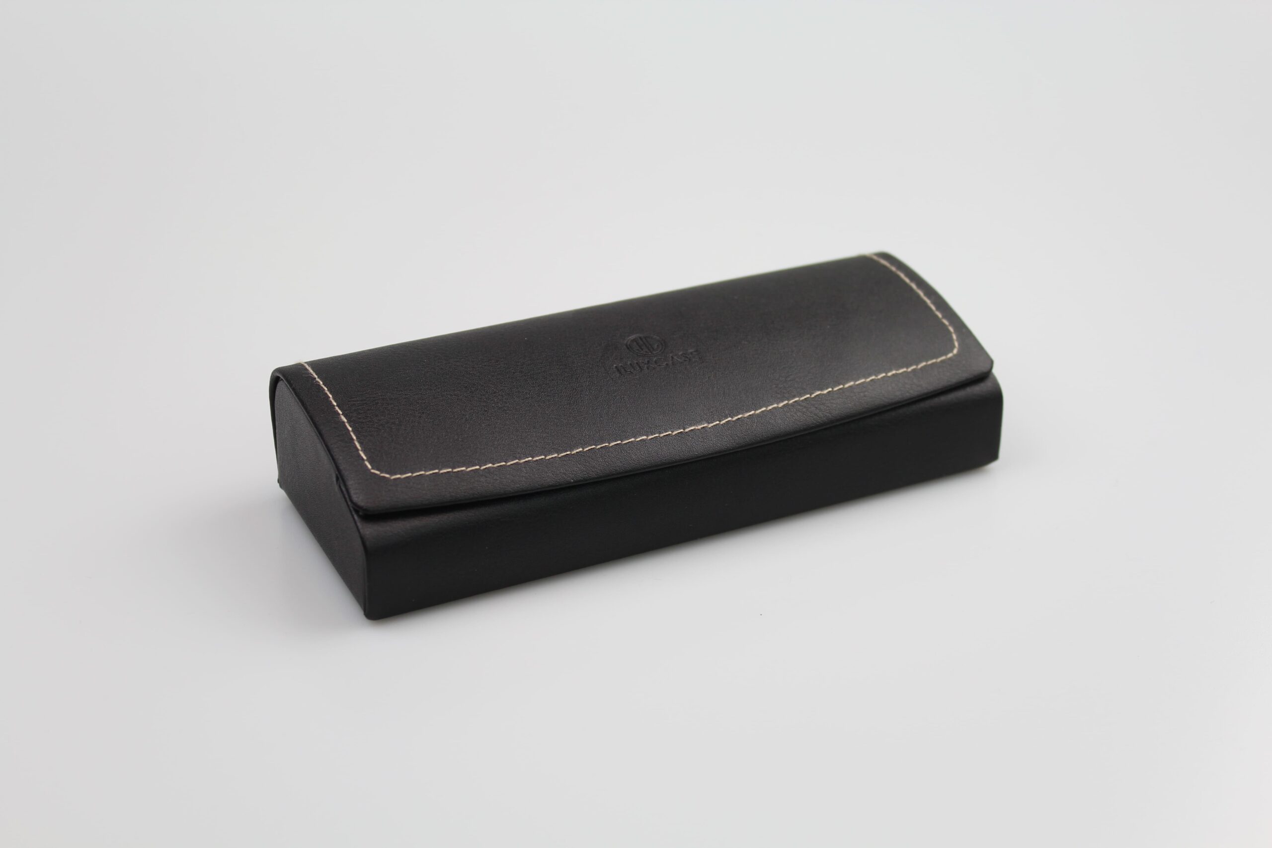 Étui à lunettes rigide en cuir ou en similicuir marron mel à rabat incurvé arrondi - fermoir à aimant