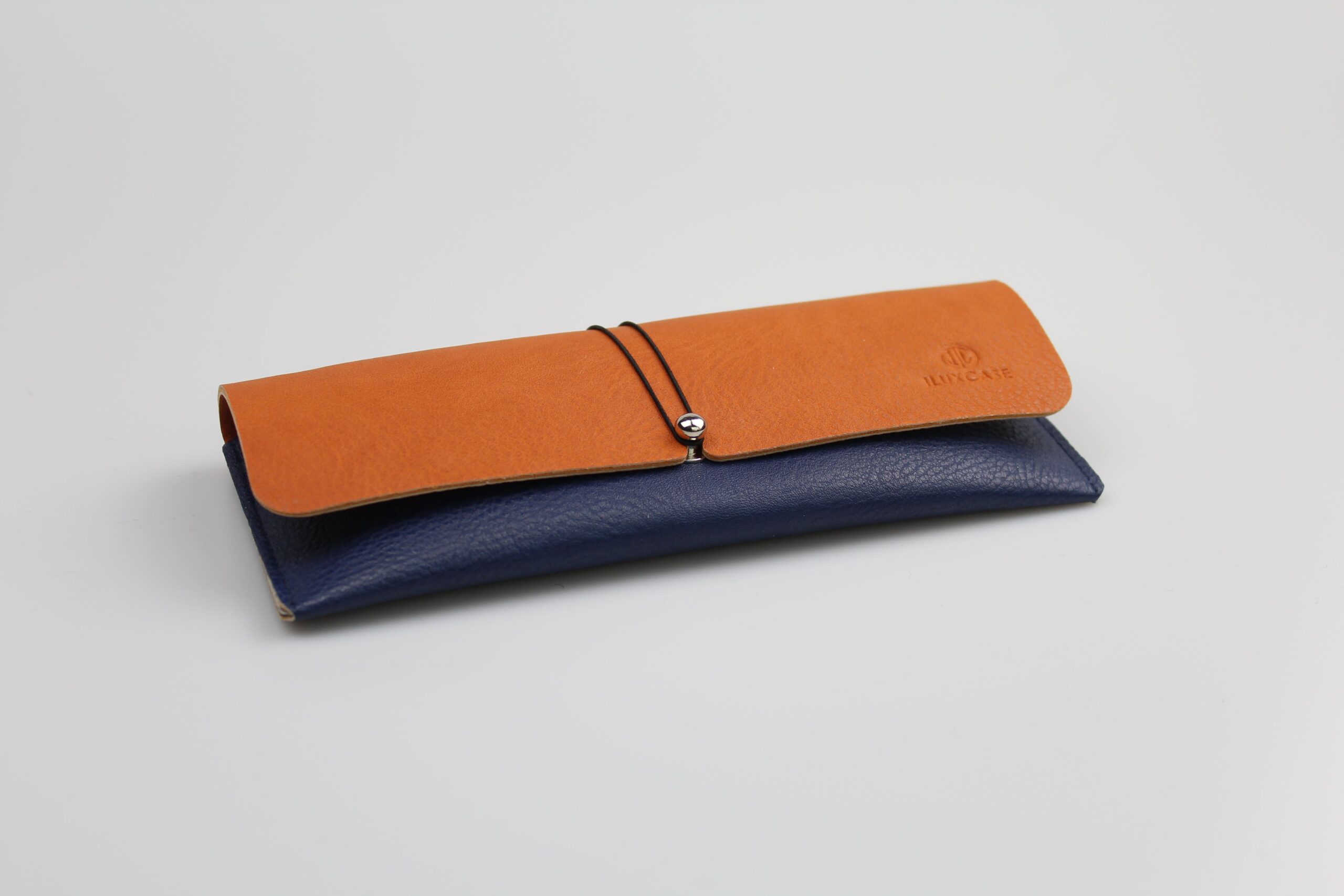 Etui à lunettes souple en cuir ou similicuir à rabat rectangulaire - fermoir à clou et élastique