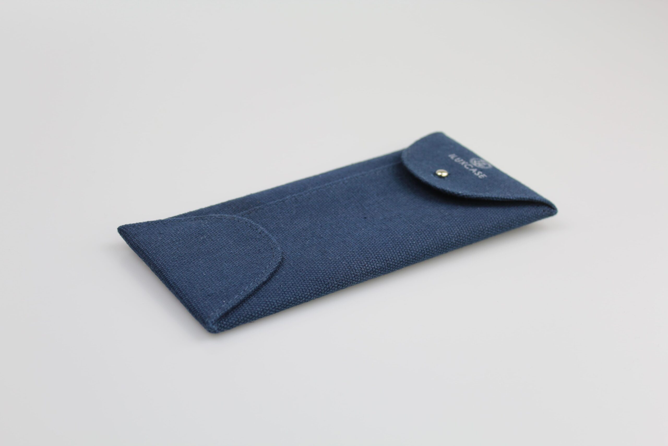 Étui à lunettes rigide de forme pochette verticale en cuir ou similicuir à rabat à pression