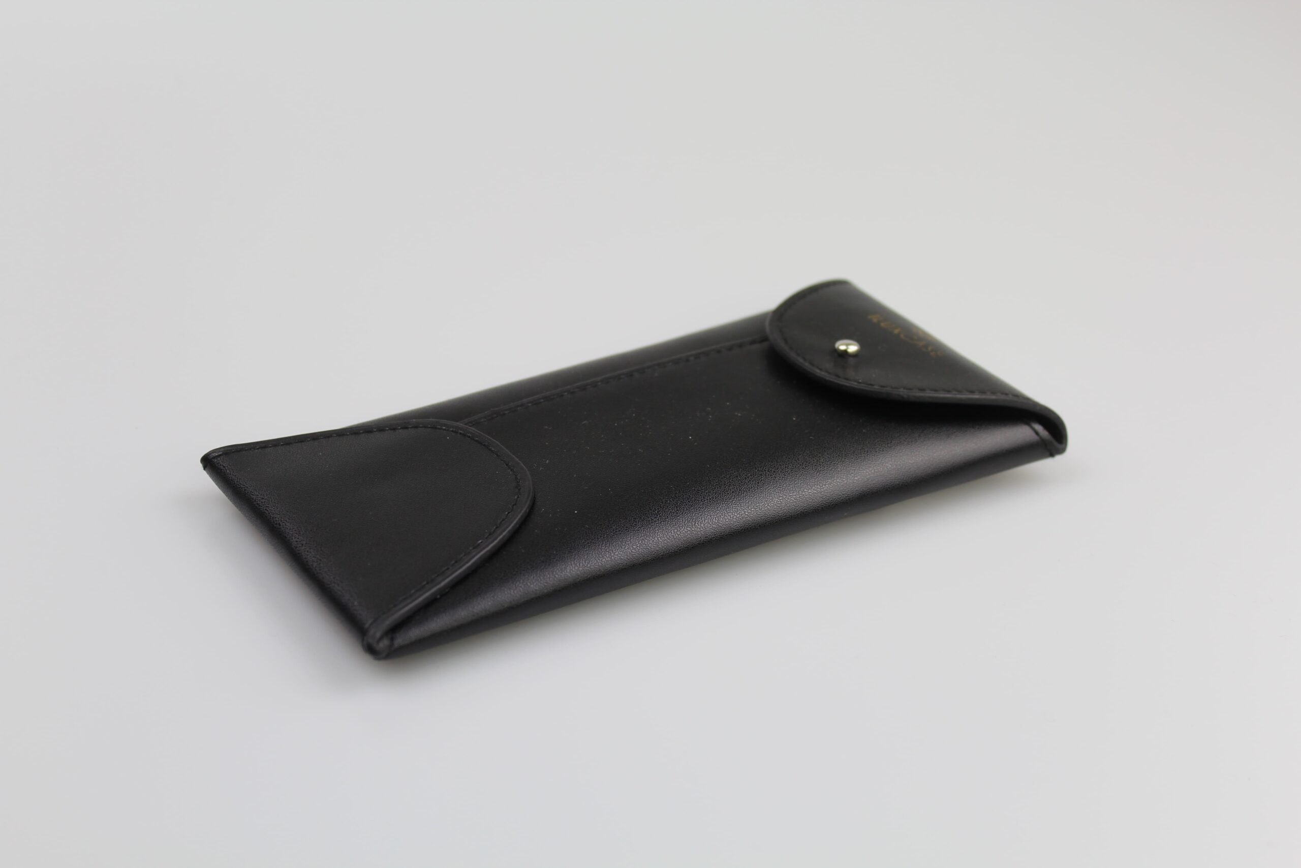 Étui à lunettes rigide de forme pochette verticale en cuir ou similicuir à rabat à pression