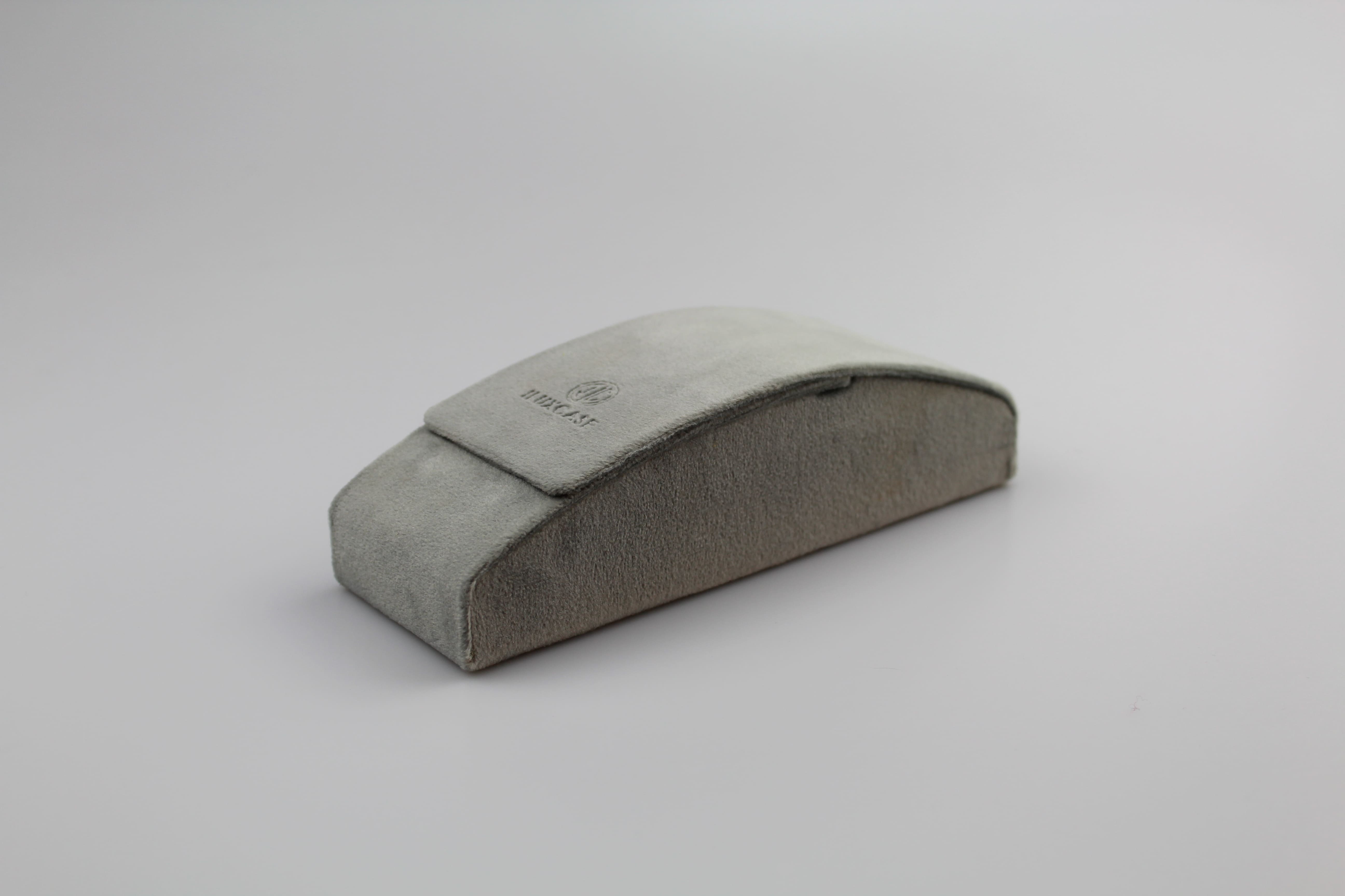 Étui à lunettes rigide de forme pochette verticale (large) en velours à rabat à aimant