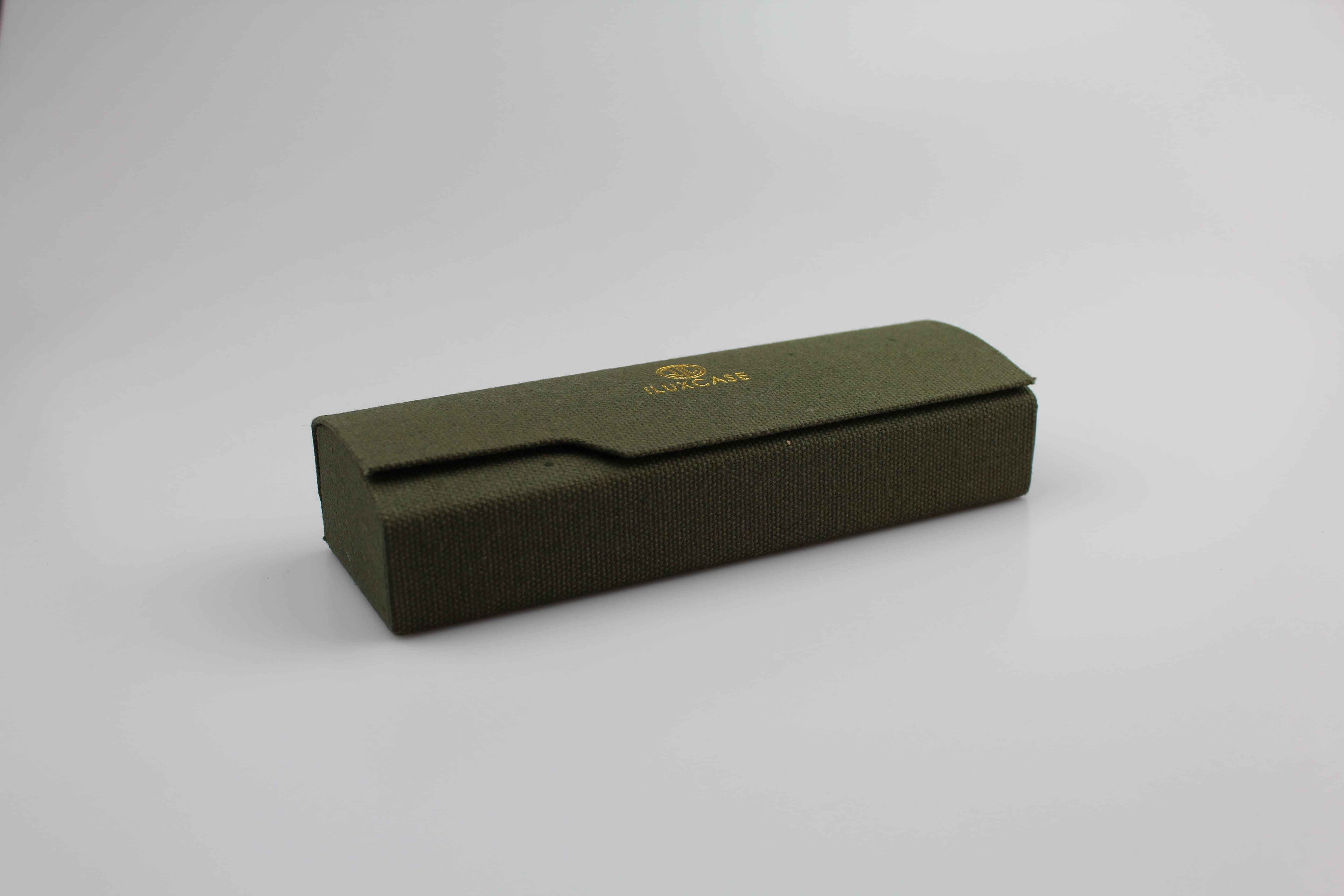 Étui à lunettes rigide en canvas vert à rabat incurvé avec encoche - fermoir à aimant