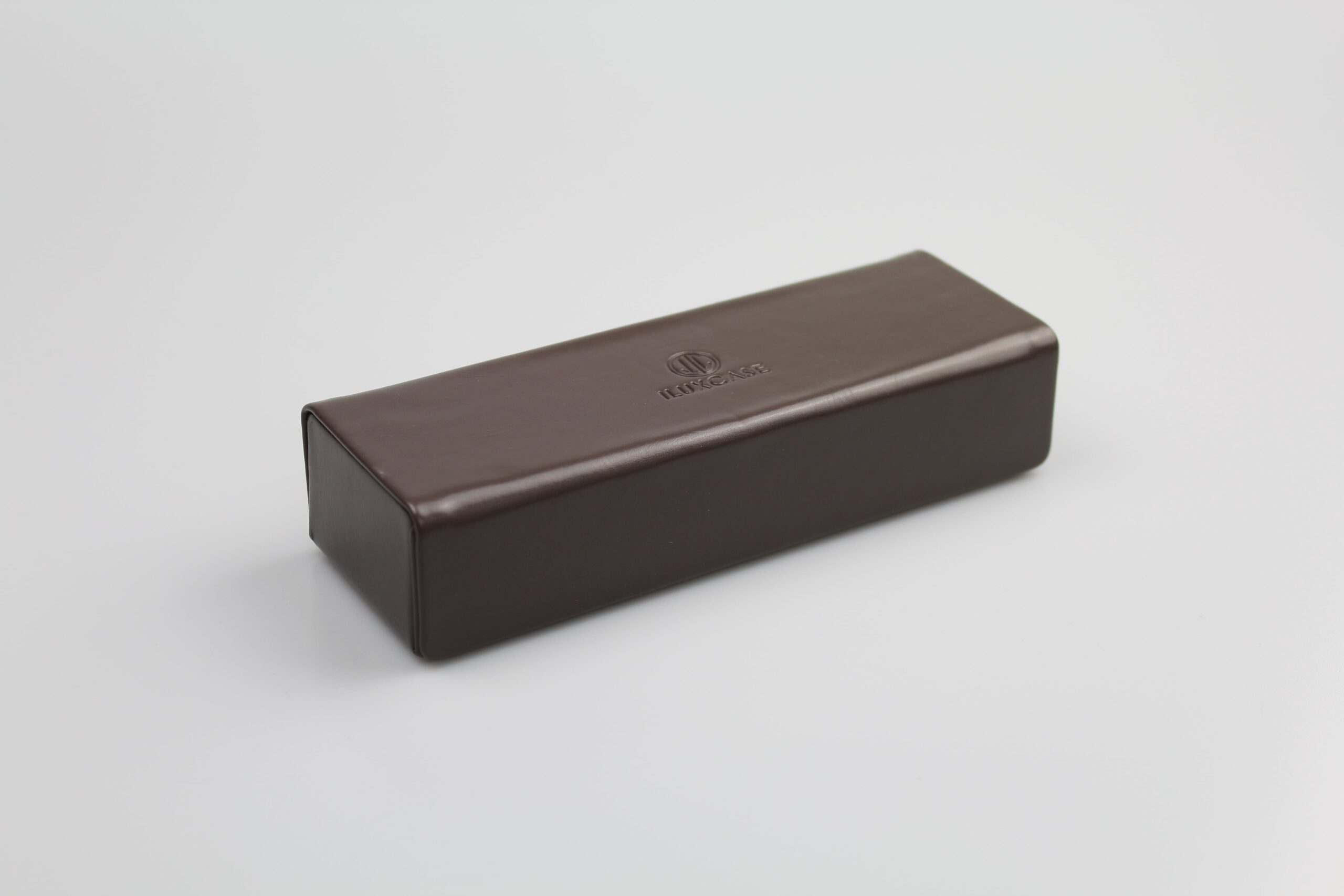 Étui à lunettes rigide rectangulaire en cuir ou similicuir lisse marron à rabat pliable - fermoir à aimant