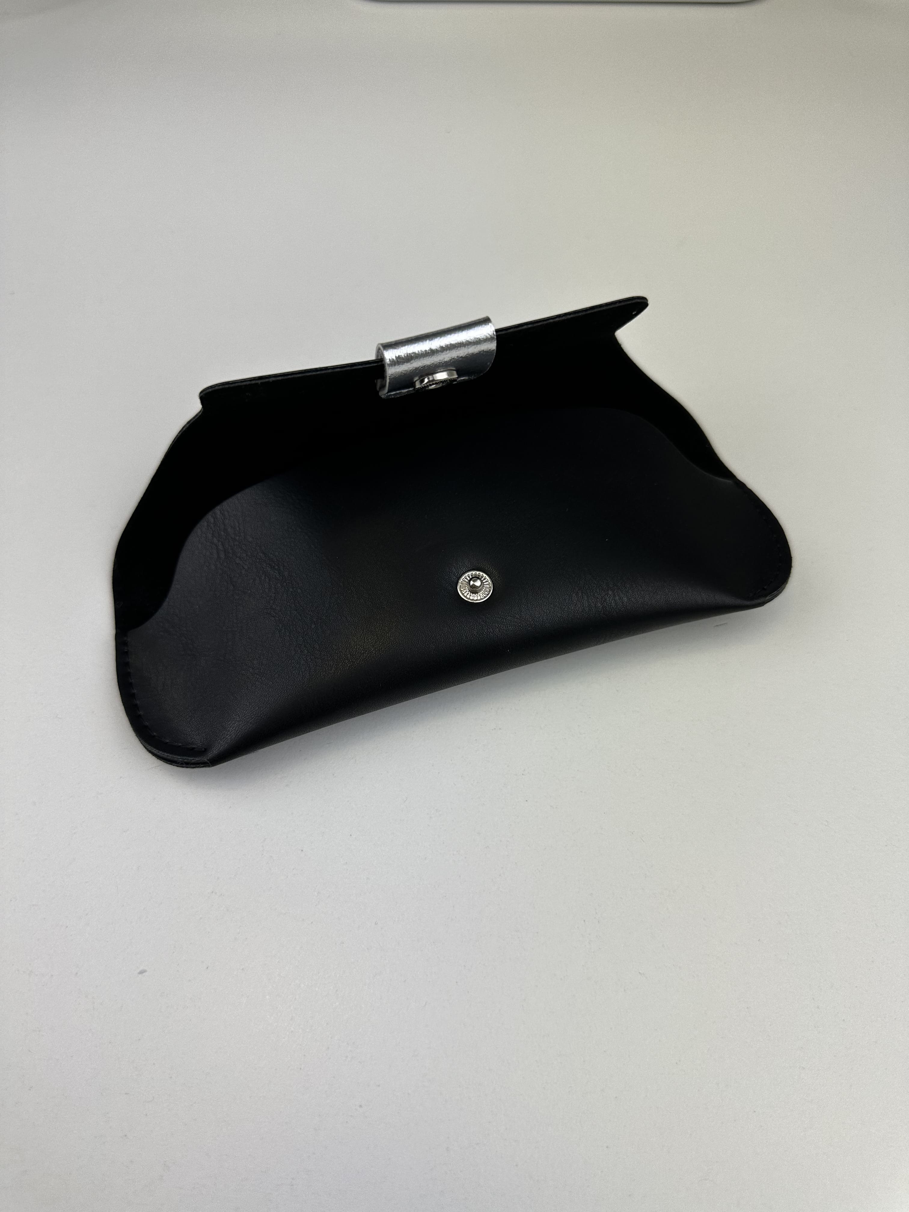 Étui à lunettes semi-rigide format pliable avec rabat arrondi - Fermoir à bouton pression