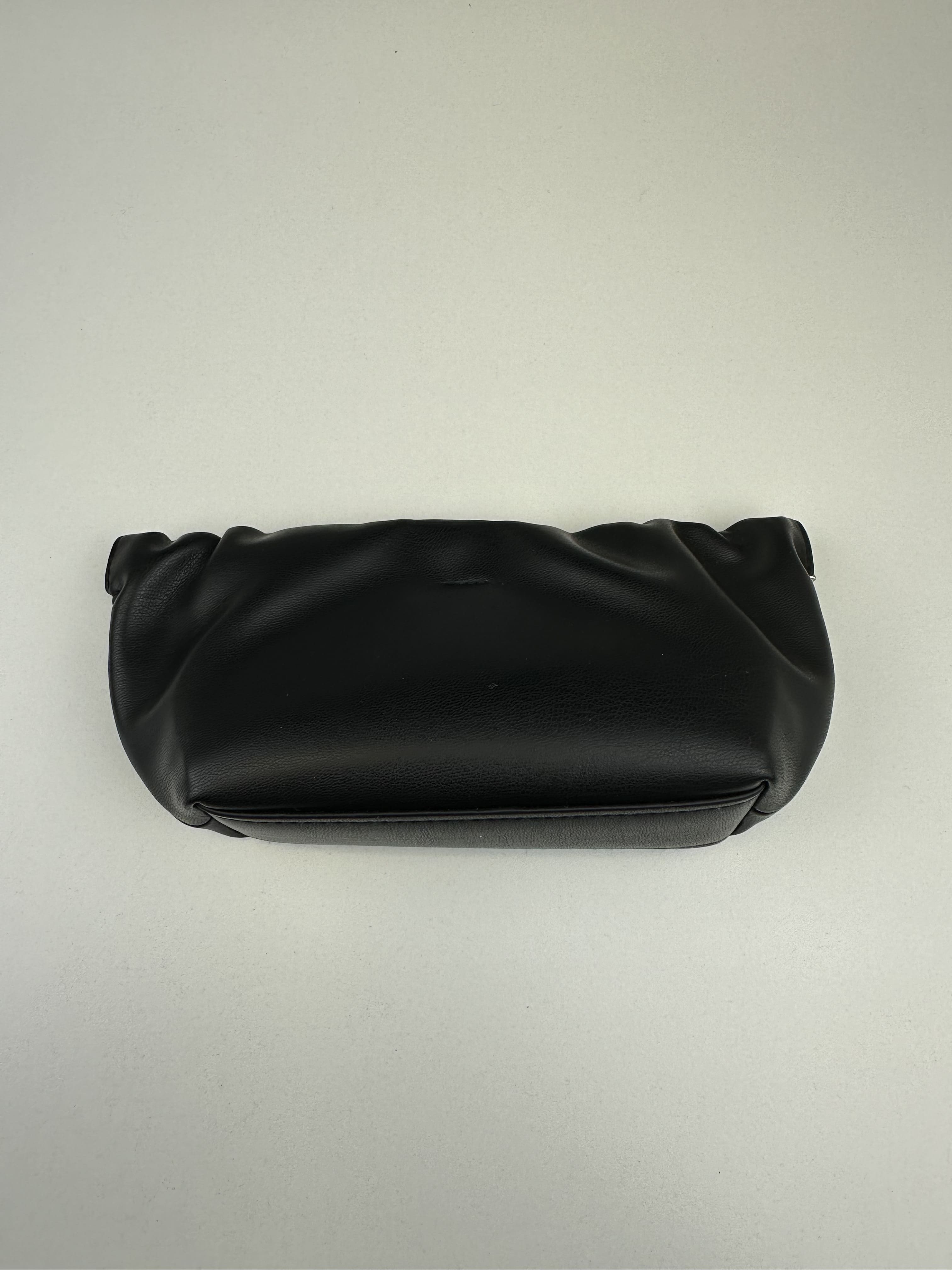 Étui à lunettes rigide de forme pochette verticale en cuir ou similicuir à rabat à aimant