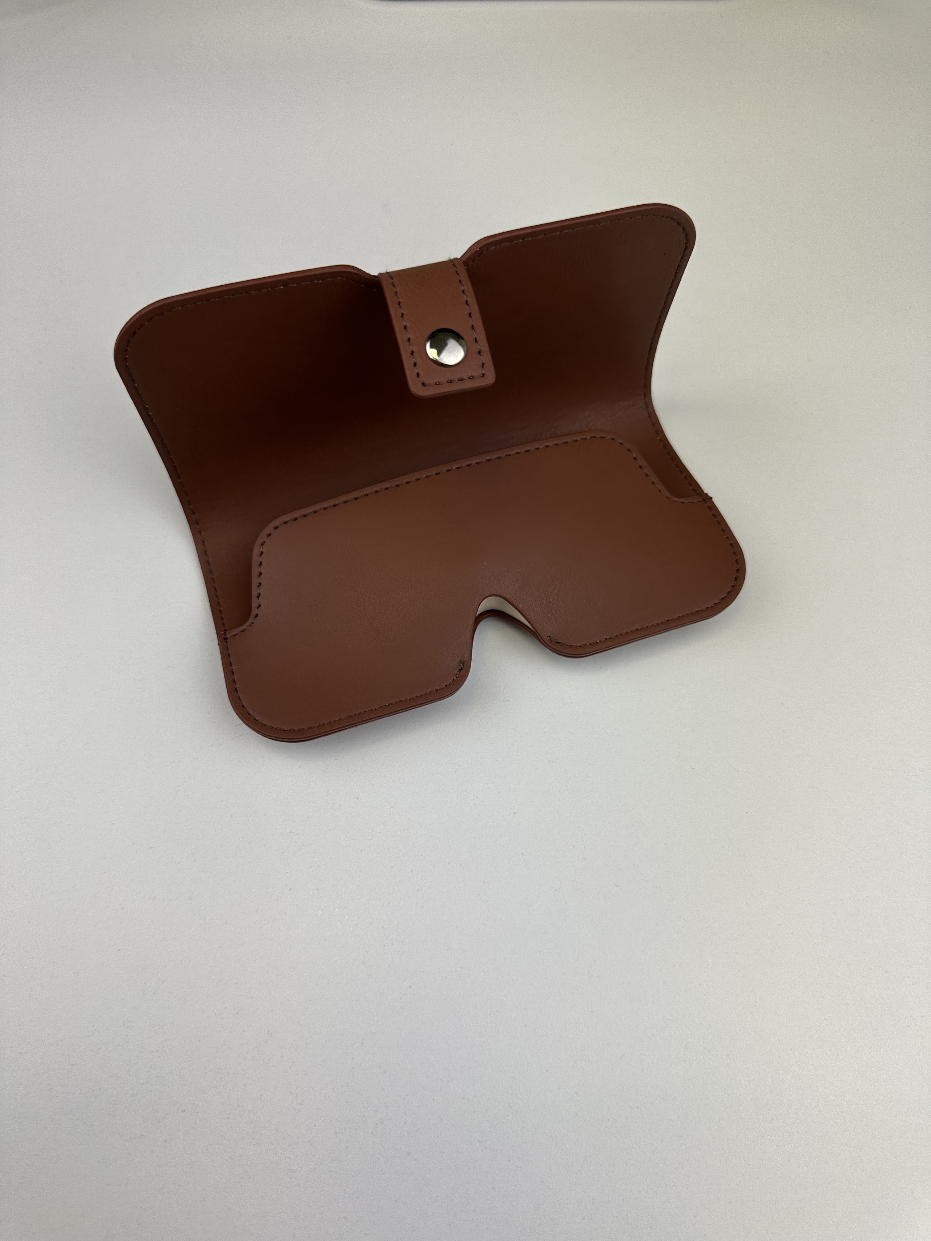 Étui à lunettes semi-rigide format pliable avec rabat arrondi - Fermoir à bouton pression