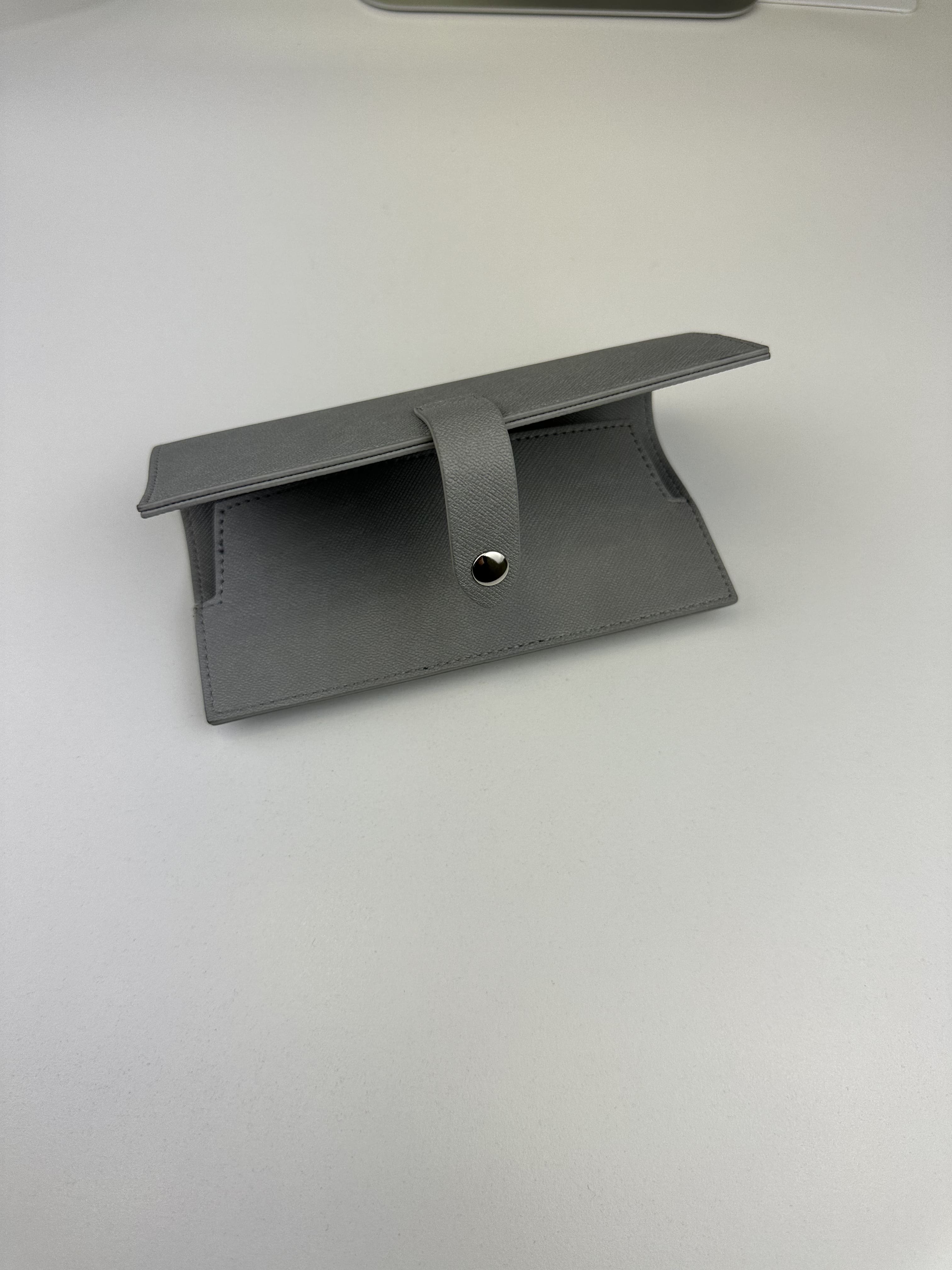 Étui à lunettes semi-rigide format pliable avec rabat arrondi - Fermoir à bouton pression