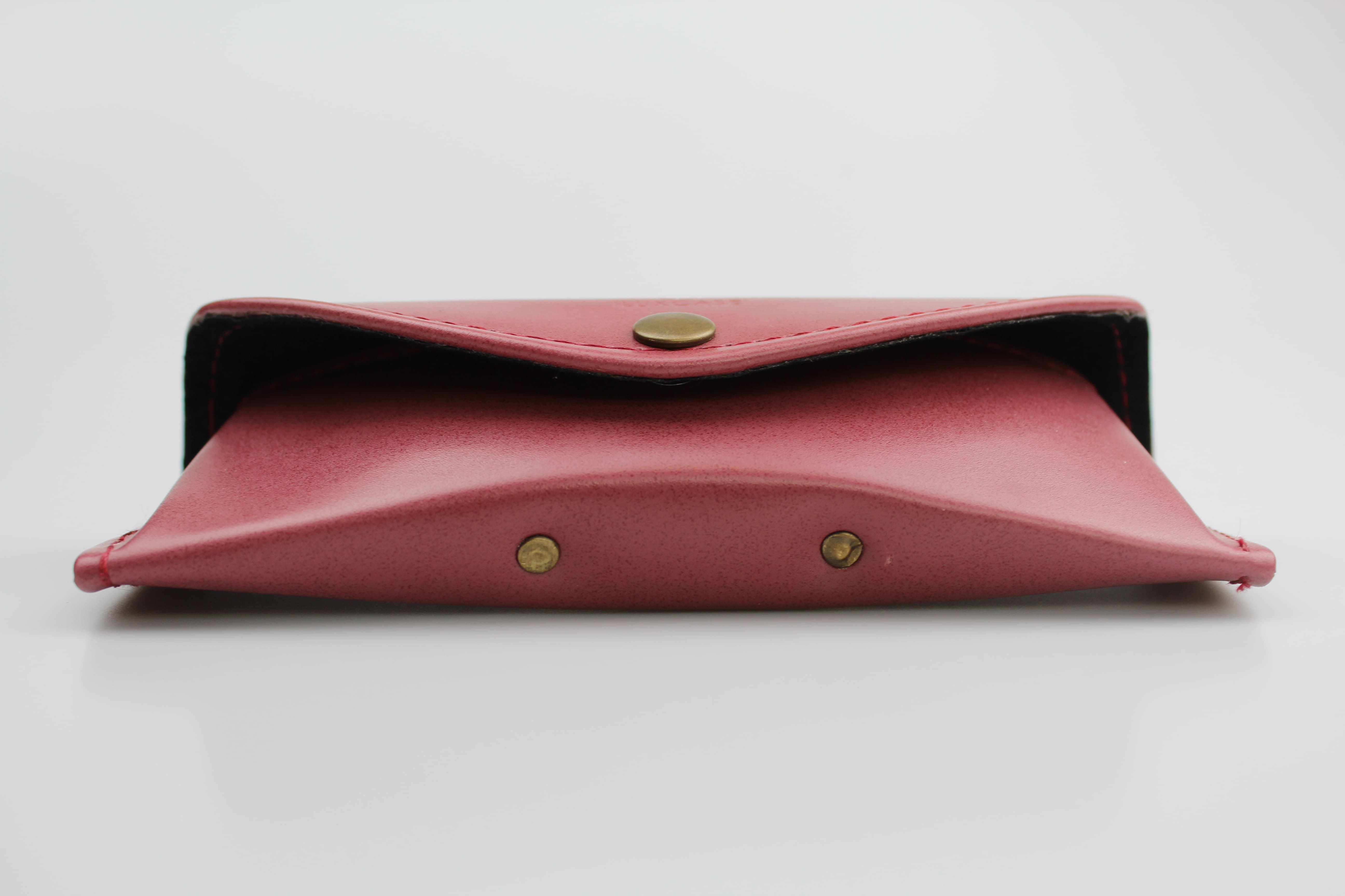 Etui à lunettes semi-rigide en cuir ou similicuir camel - fermeture avec bouton pression