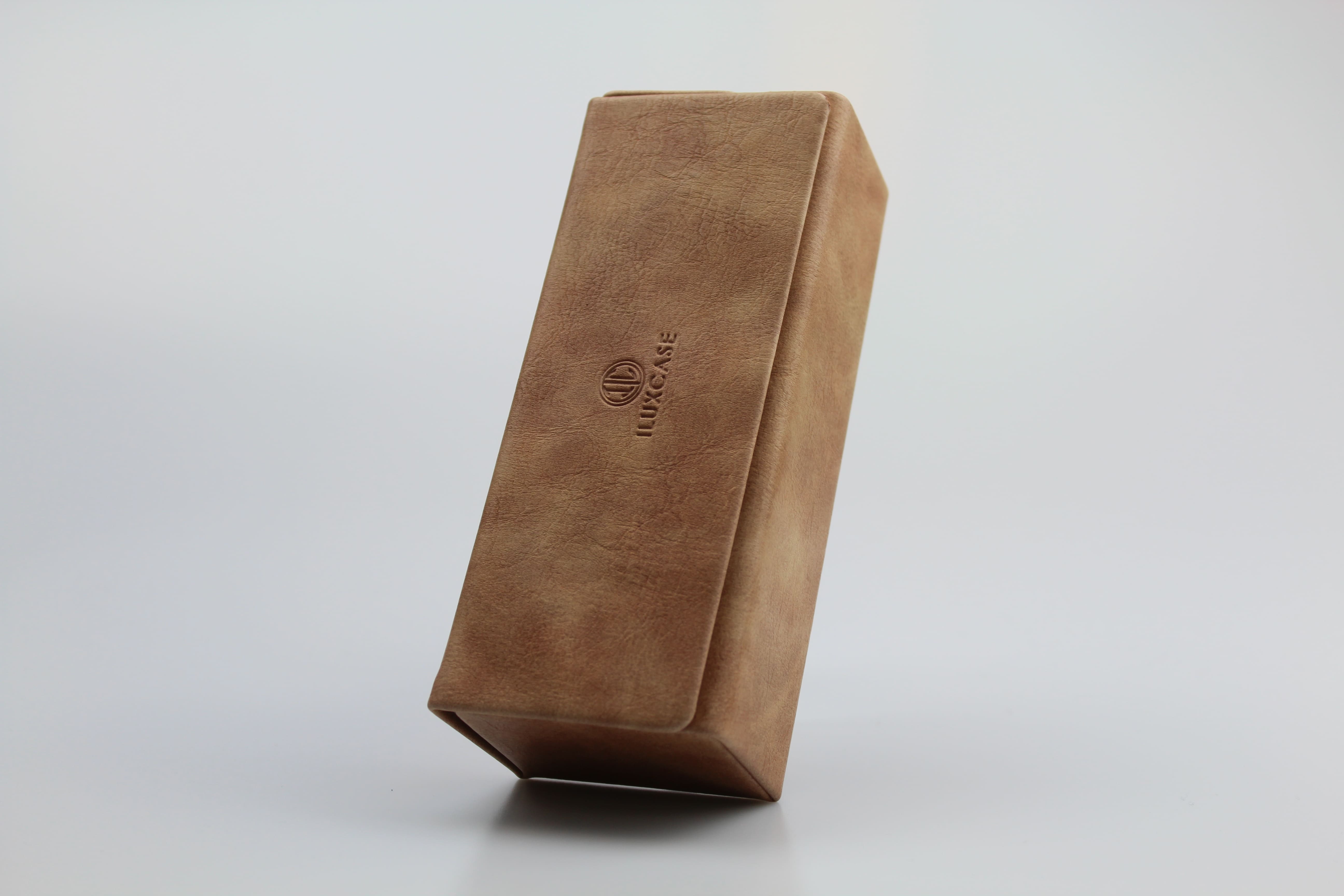 Étui à lunettes rigide rectangulaire en cuir ou similicuir lisse marron à rabat pliable - fermoir à aimant