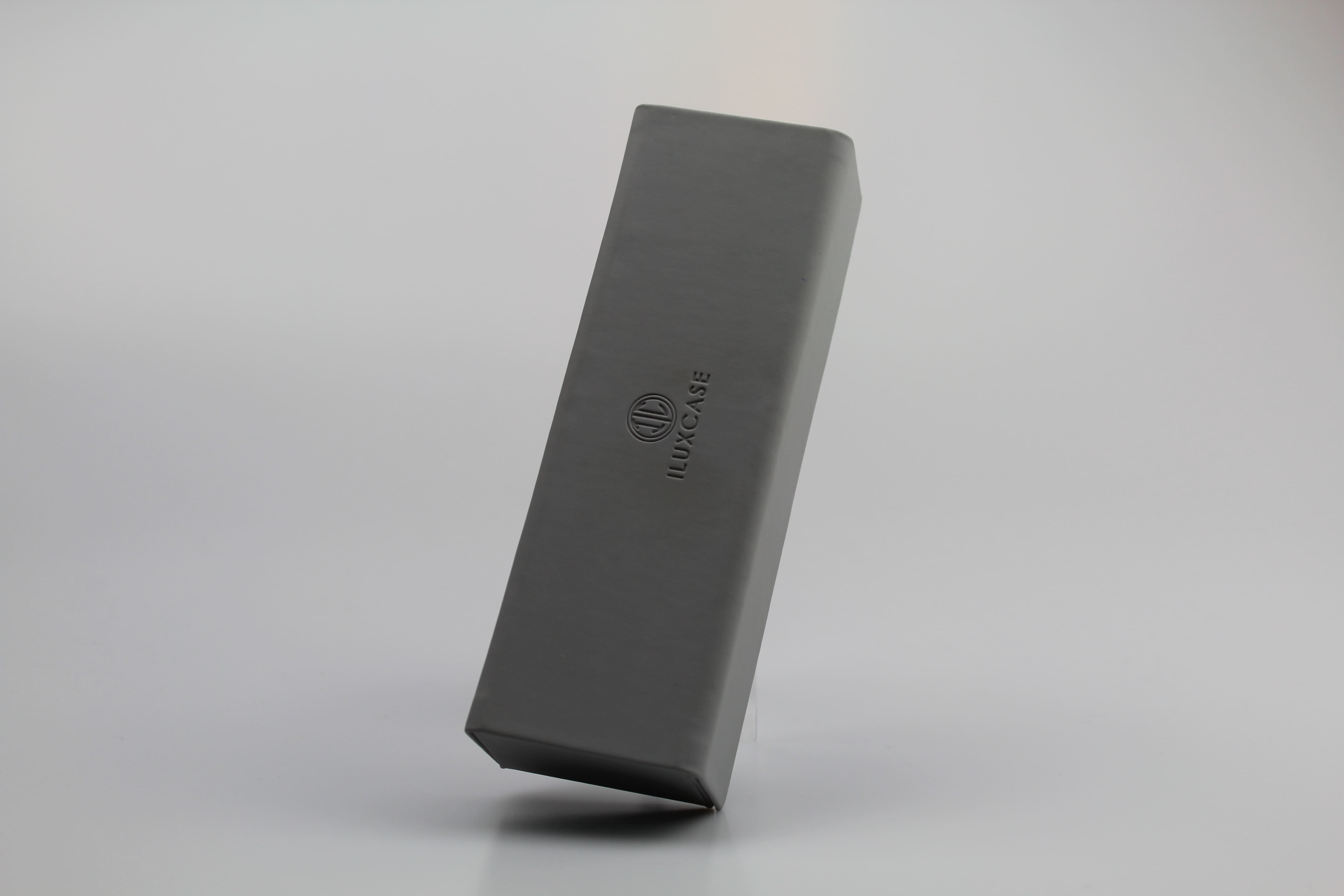 Étui à lunettes rigide rectangulaire en cuir ou similicuir lisse gris à rabat pliable - fermoir à aimant