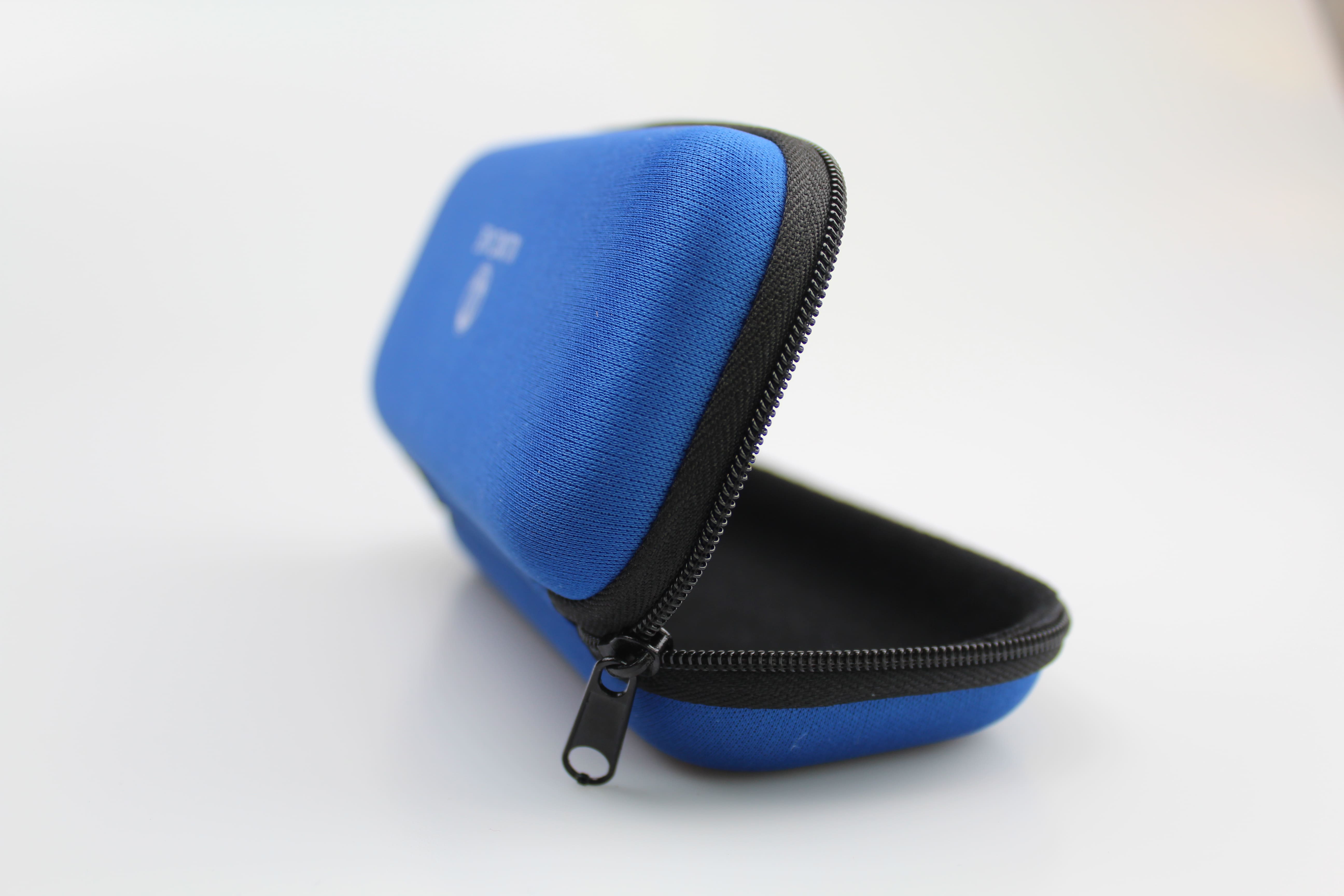 Étui à lunettes en EVA semi-rigide en polyester lisse bleu de forme rectangulaire – Image 2