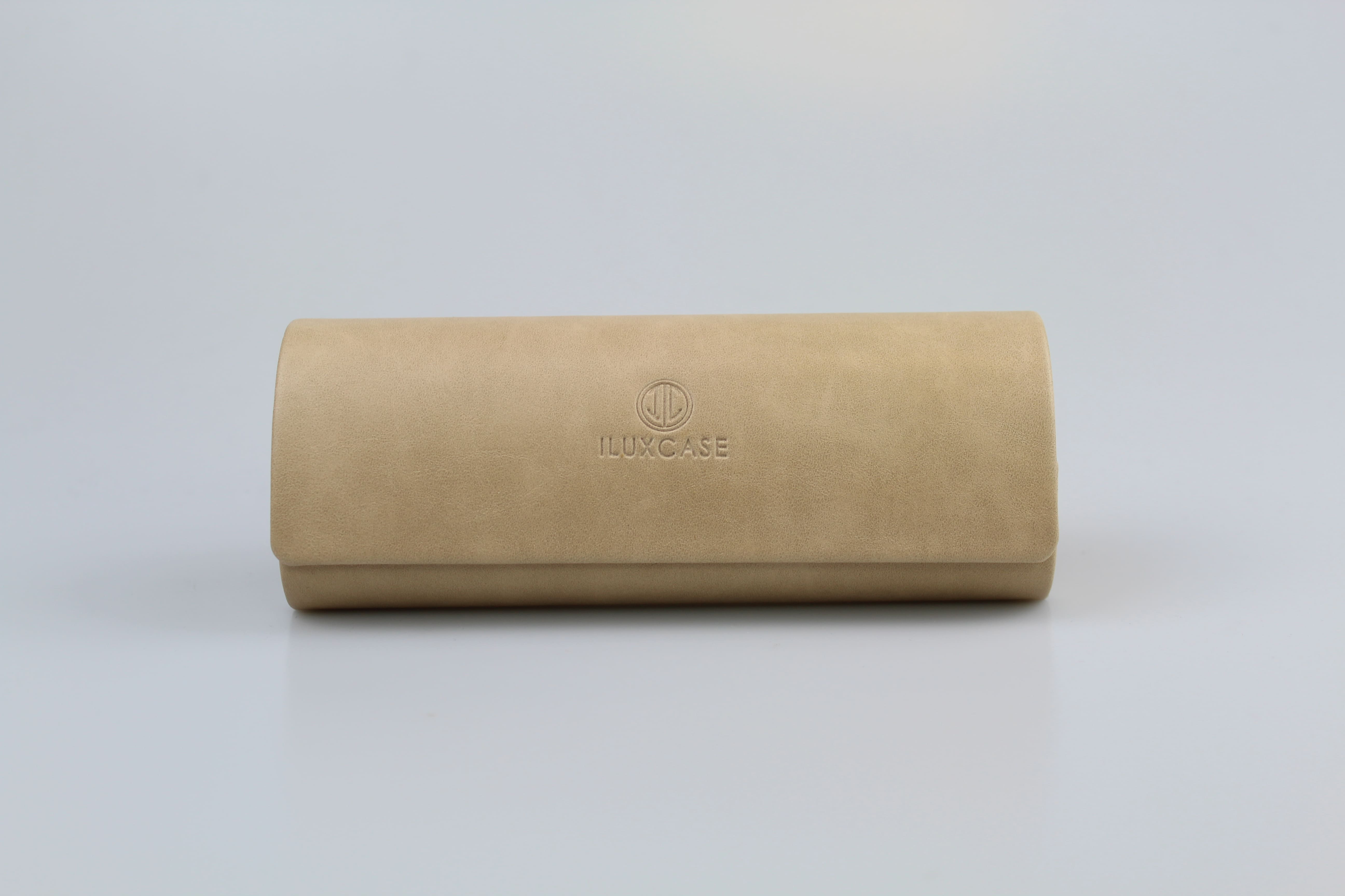 Étui à lunettes rigide en cuir ou similicuir crème à rabat incurvé - fermoir à aimant