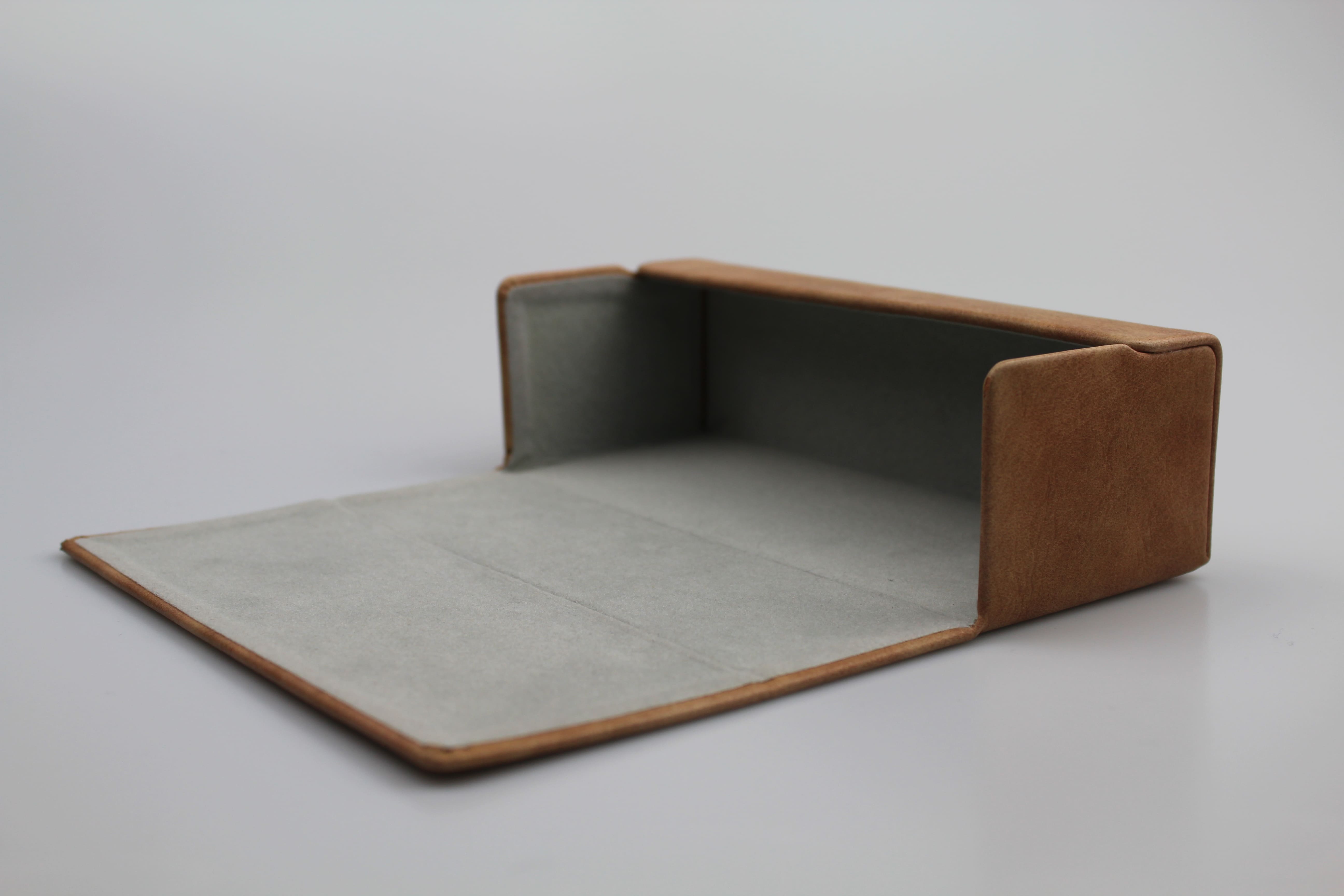 Étui à lunettes rigide rectangulaire en cuir ou similicuir lisse marron à rabat pliable - fermoir à aimant